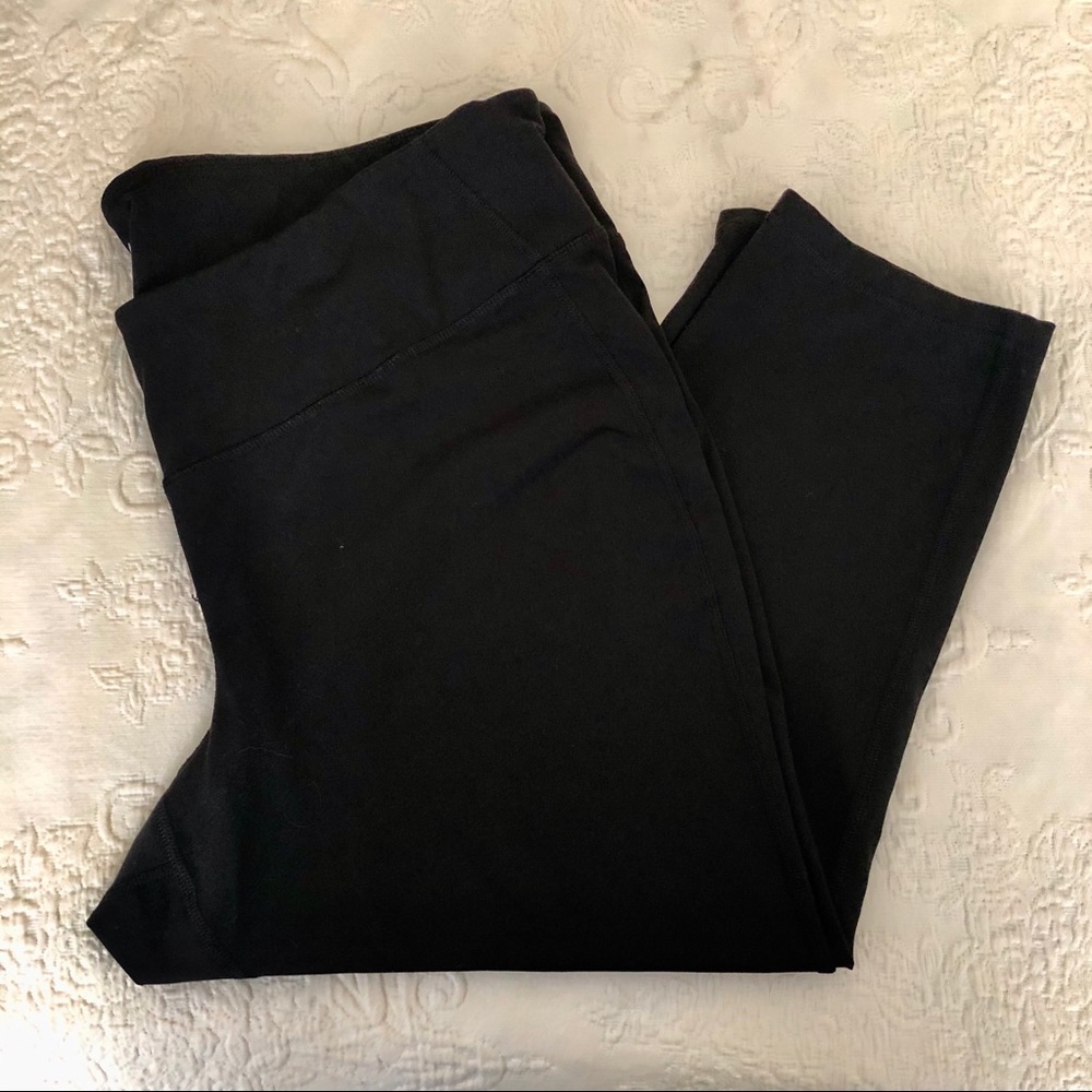 Black Old Navy Active Cropped/Capri Leggings XXL